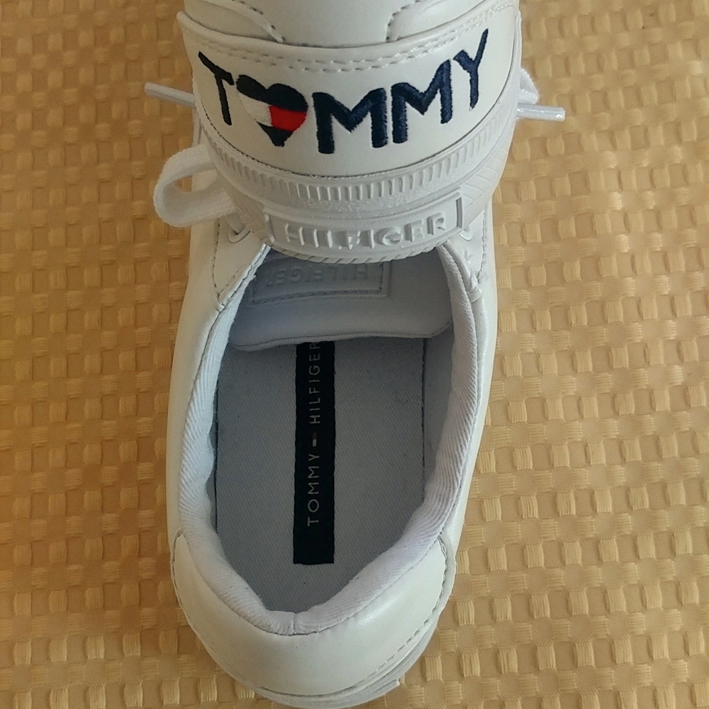 Tommy Hilfiger sneakers. - Picture 2 of 9